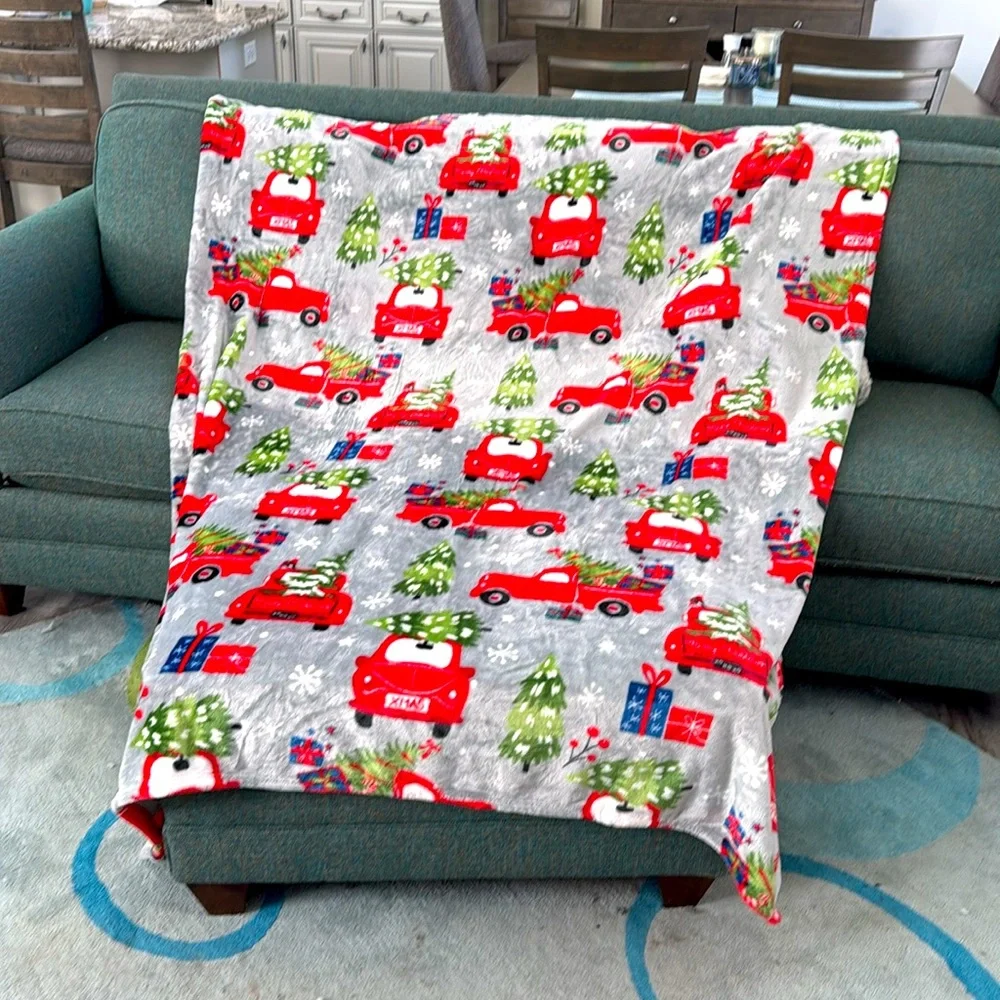 Holiday Red Truck Christmas Blanket Throw / Brand NWT-never used / 60X70 inches
